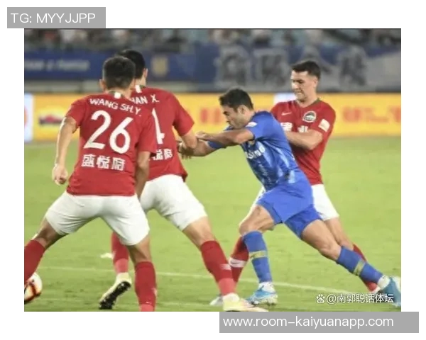 武汉三镇对阵深圳新鹏城半场战报埃杜加西亚再度破门杨一鸣遭遇红牌处罚